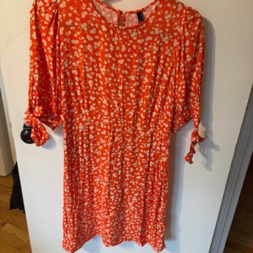 Nobody's Child Mini flippy tea dress with tie sleeves in red ditsy, Size 8